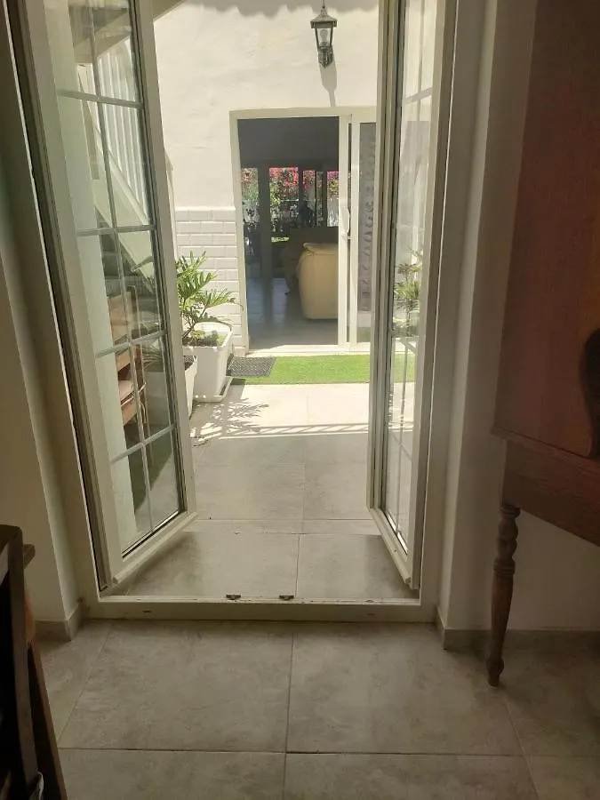Alba 2 Apartamento Y Alba 3 Habitacion Con Bano 푸에르토델로사리오 아파트호텔